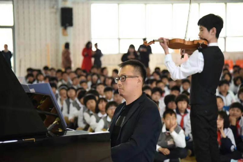 《海滨之诗 演奏者:李振耀 艺术指导:郝晋东 摄影:134中学
