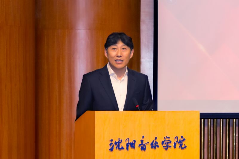 沈阳音乐学院副院长,大连分院院长吴厚兴致辞